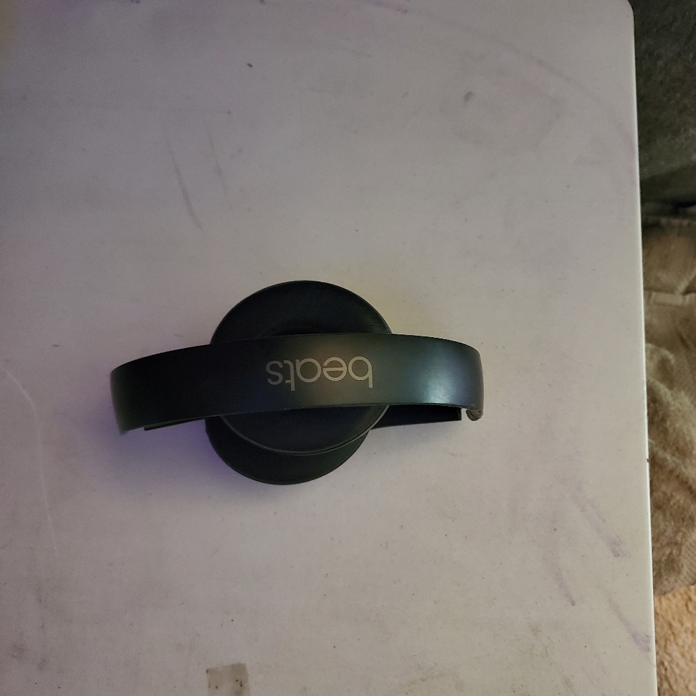 Beat Bluetooth headphones